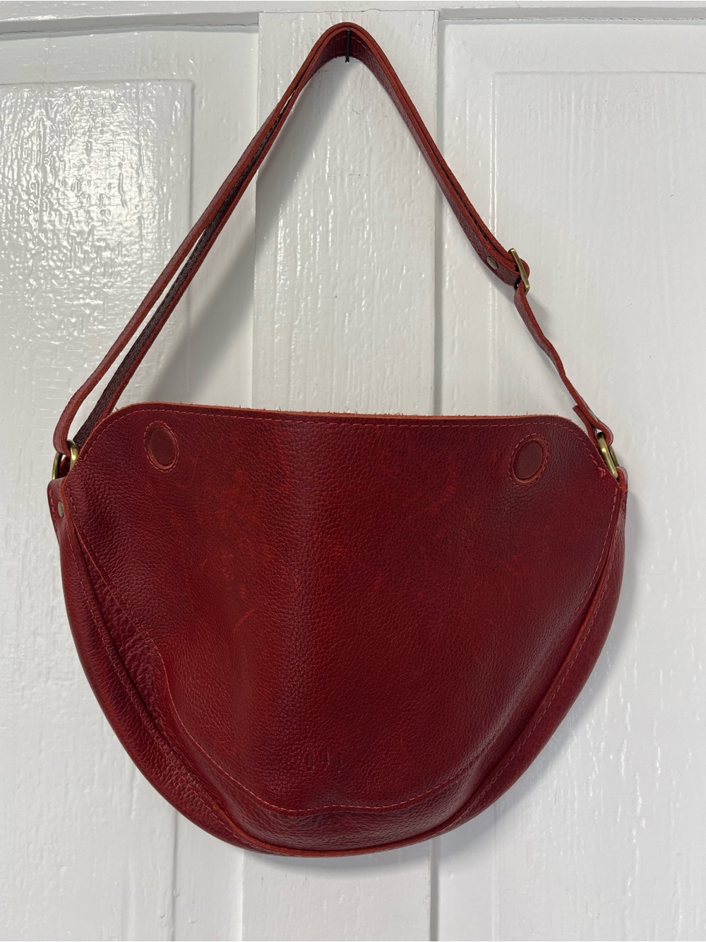 Portland Leather Large Koala Sling Crossbody Shoulder Bag in Chili Red - Picture 4 of 11